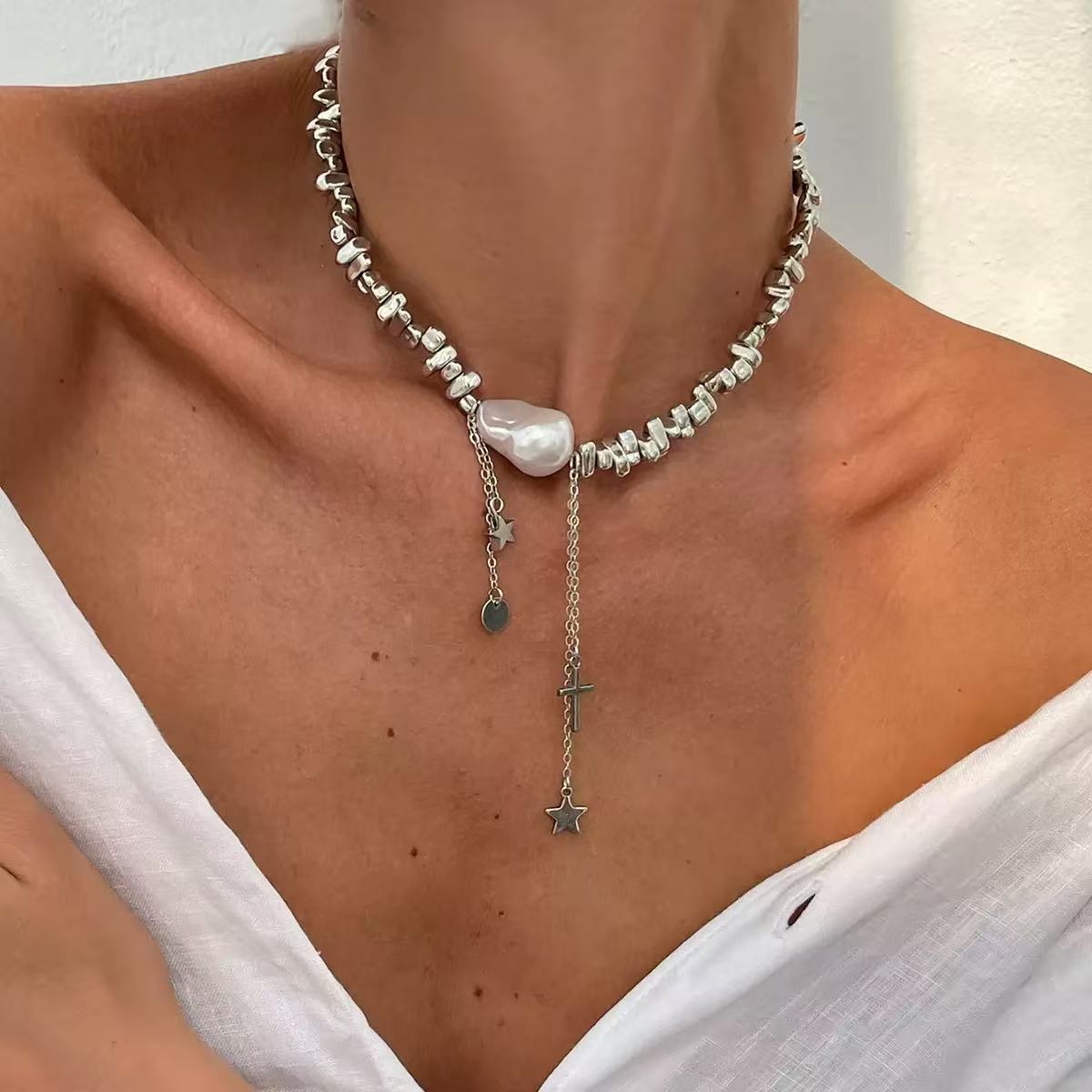 Simple, irregular beaded clavicle chain for women, niche jewelry, vintage pearl necklace