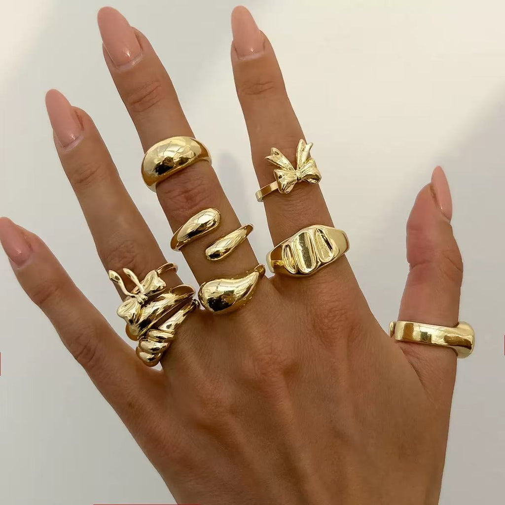 Unique, understated luxury glossy ring set with a distinctive bow design for women