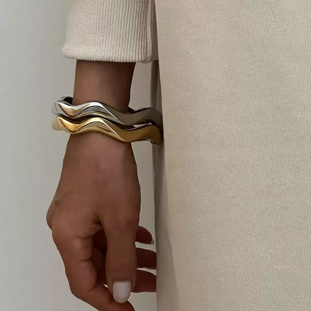 Irregular alloy bracelet, high-end glossy finish, new style, simple and elegant, understated luxury, niche.