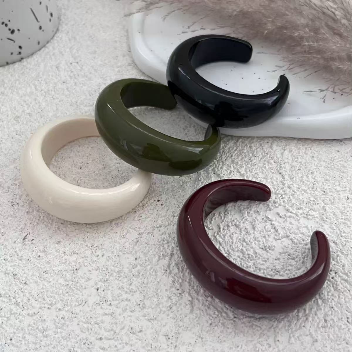 This eco-friendly resin bracelet for women, as seen on Instagram influencers, features a unique retro design, making it a stylish and versatile accessory.