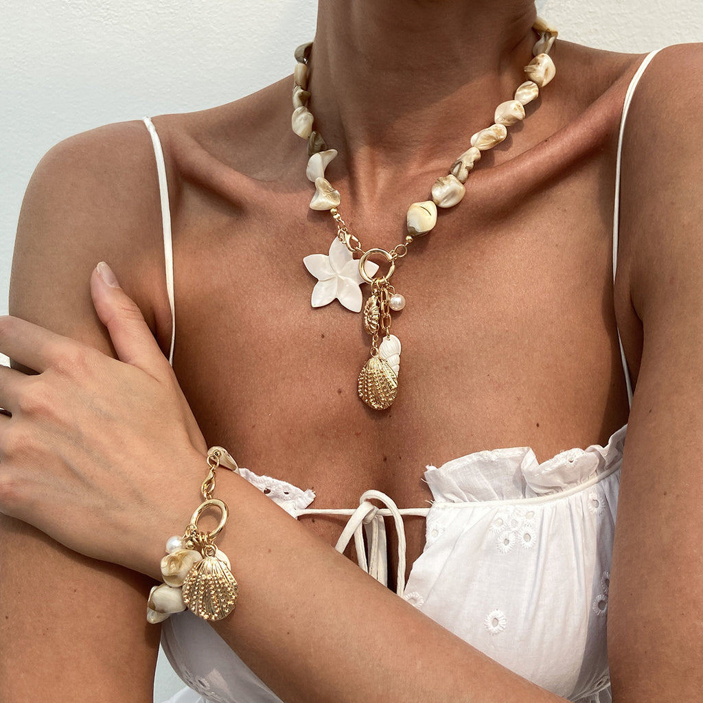 Tropical Seashell Flower Necklace and Bracelet Set | Beach-Style Pearl Jewelry Set