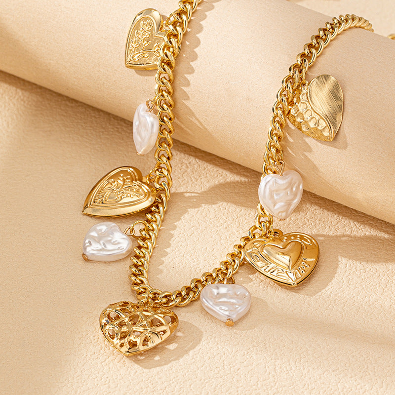 Bohemia minimalist style heart pendant clavicle chain, new fashionable and luxurious peach heart women's necklace.