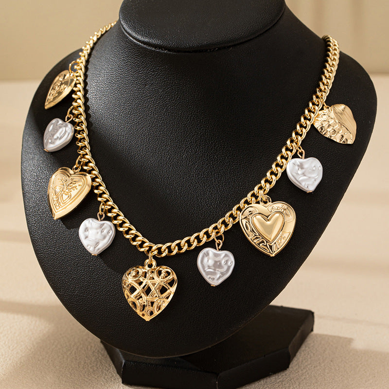 Bohemia minimalist style heart pendant clavicle chain, new fashionable and luxurious peach heart women's necklace.