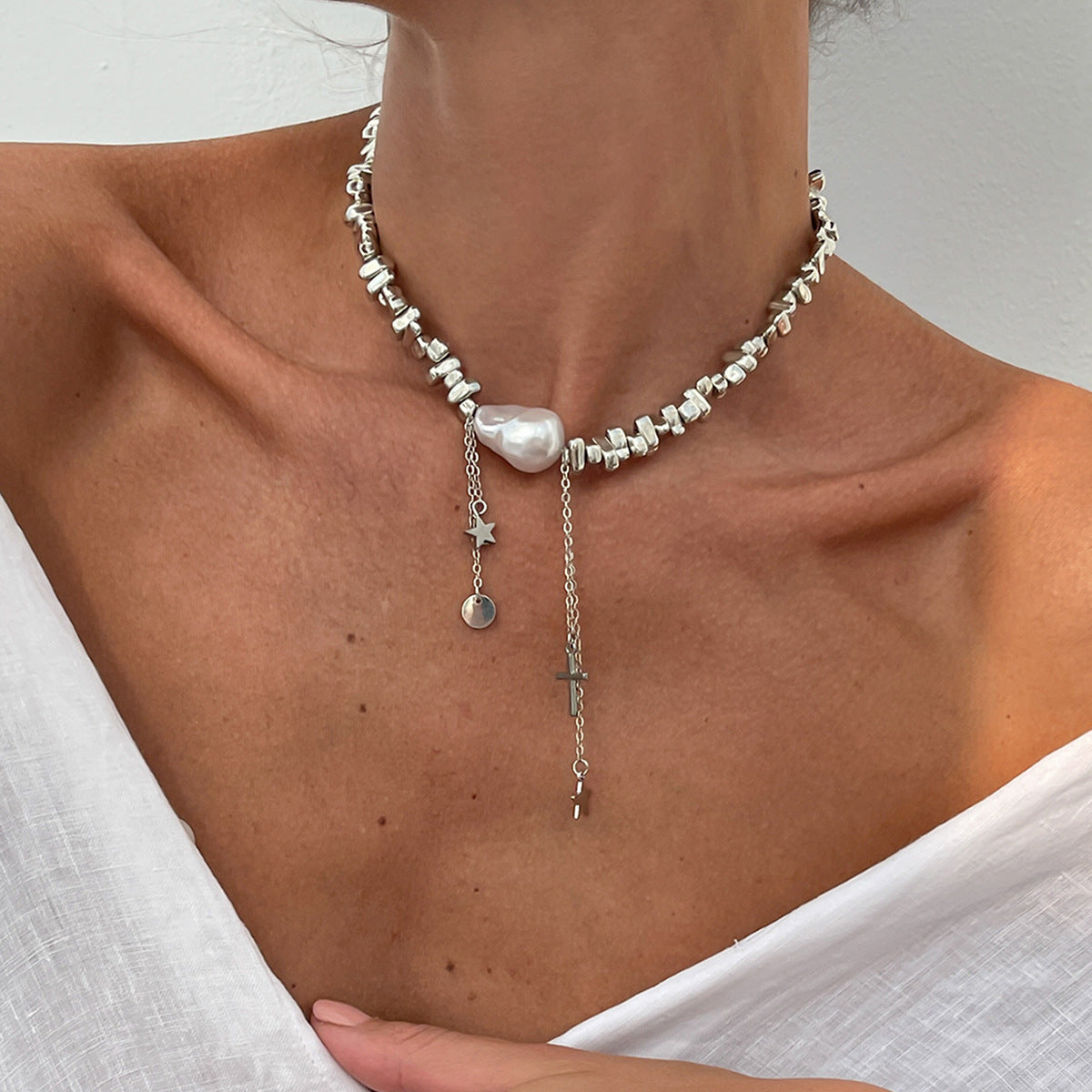 Simple, irregular beaded clavicle chain for women, niche jewelry, vintage pearl necklace