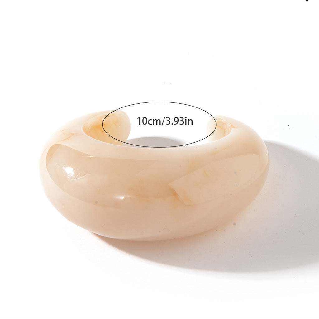 Exaggerated design, glossy eco-friendly resin bracelet, fashionable irregular acrylic bracelet.