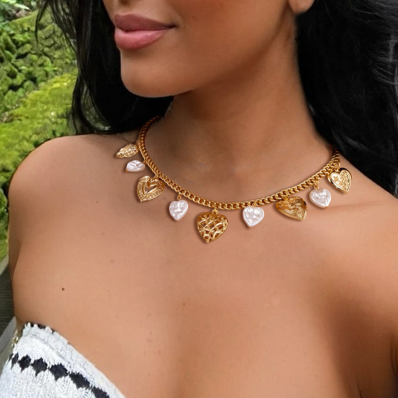 Bohemia minimalist style heart pendant clavicle chain, new fashionable and luxurious peach heart women's necklace.