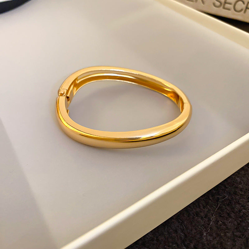 Irregular alloy bracelet, high-end glossy finish, new style, simple and elegant, understated luxury, niche.