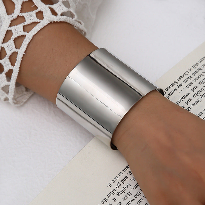 Fashionable metal bracelet, versatile gold smooth wide version bracelet/wristband